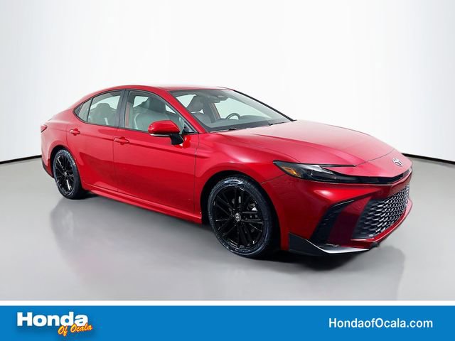 Used 2025 Toyota Camry SE image 1