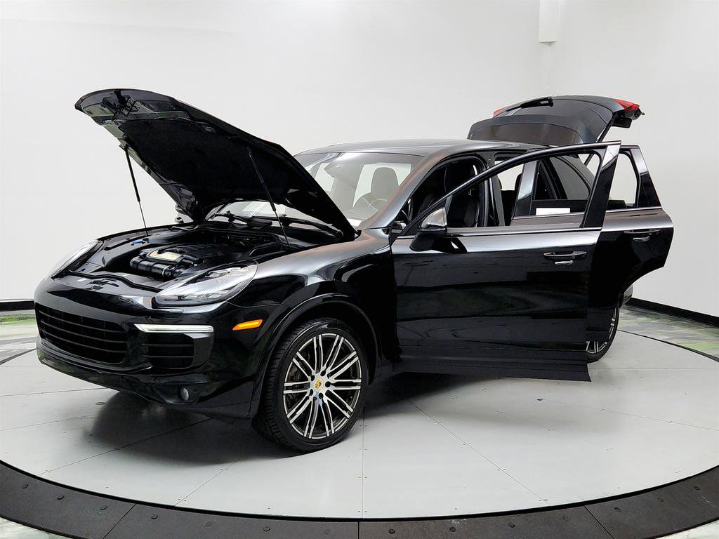 Used 2017 Porsche Cayenne Platinum Edition image 9