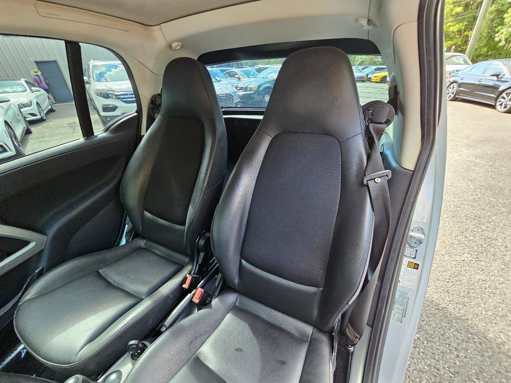 Used 2015 smart fortwo pure image 16