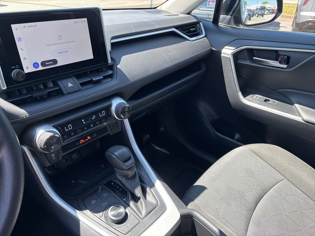 Used 2025 Toyota RAV4 XLE AWD/4WD image 20