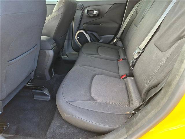 Used 2016 Jeep Renegade Latitude FWD image 16