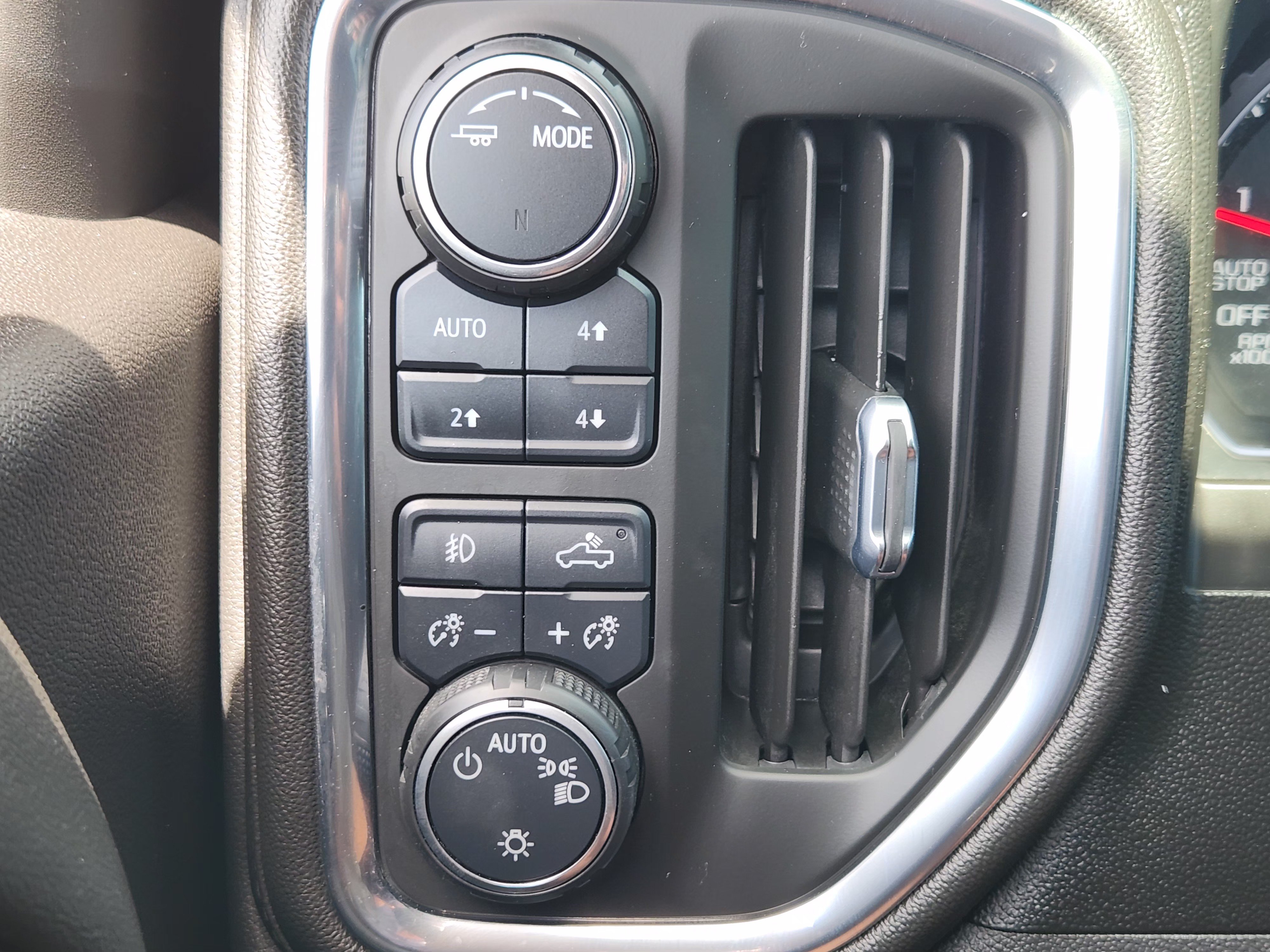 Used 2020 Chevrolet Silverado 1500 RST AWD/4WD image 23