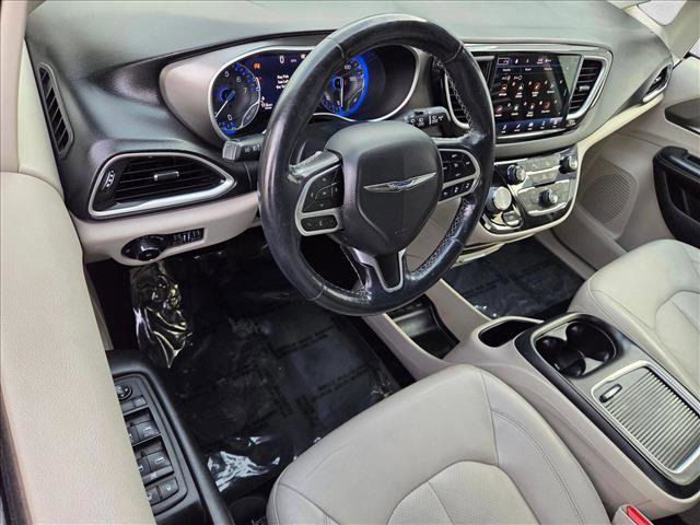 Used 2021 Chrysler Pacifica Touring-L image 10
