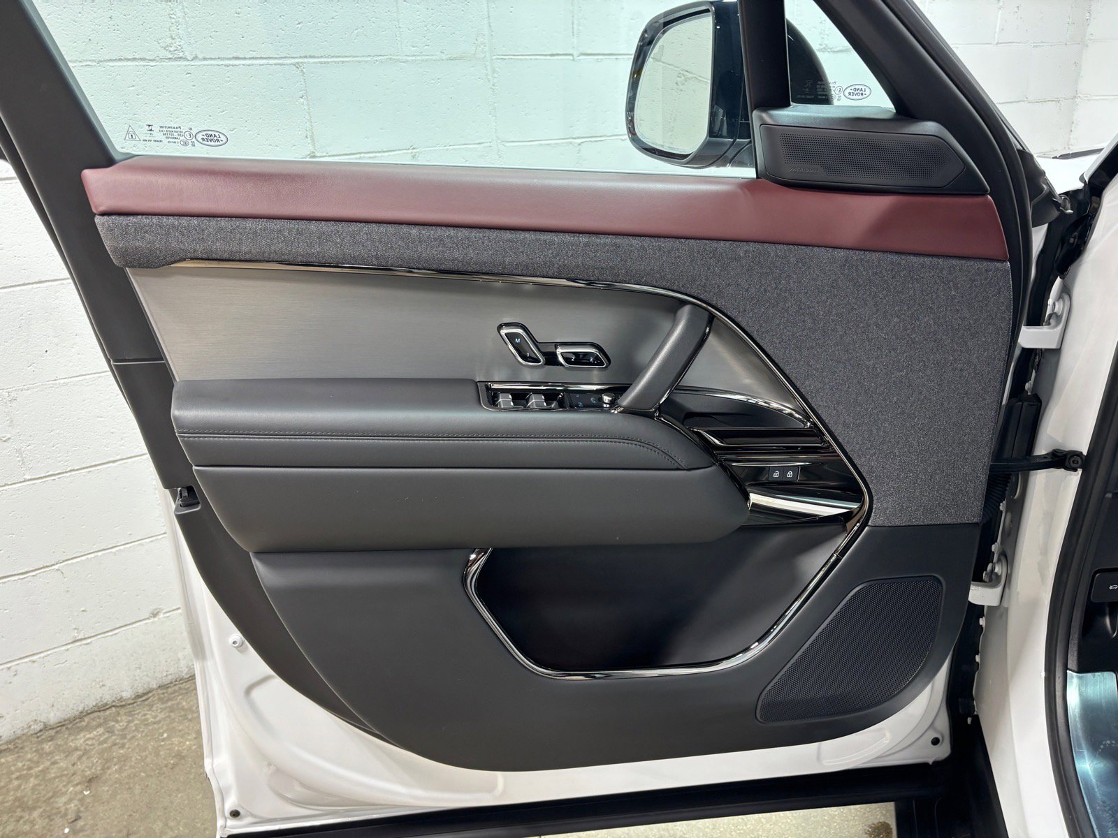 Used 2024 Land Rover Range Rover Sport Dynamic SE image 24