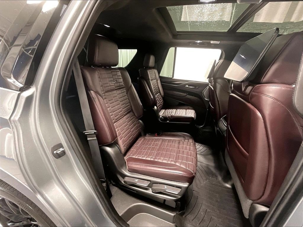 Used 2023 Cadillac Escalade Sport Platinum w/ LPO, ONYX Package AWD/4WD image 16