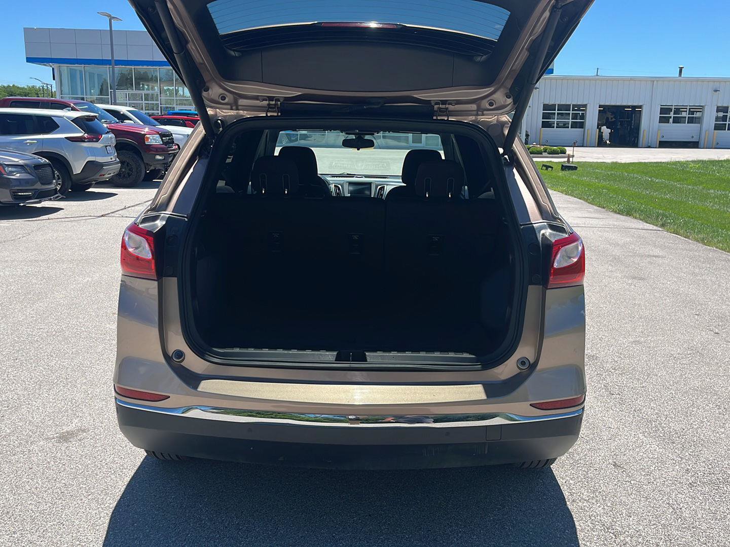 Used 2018 Chevrolet Equinox LT FWD image 5