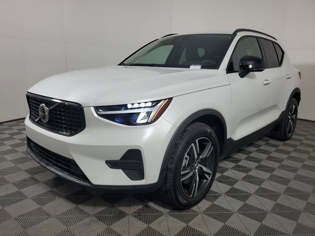 Certified 2026 Volvo XC40 B5 Core w/ Climate Package image 4