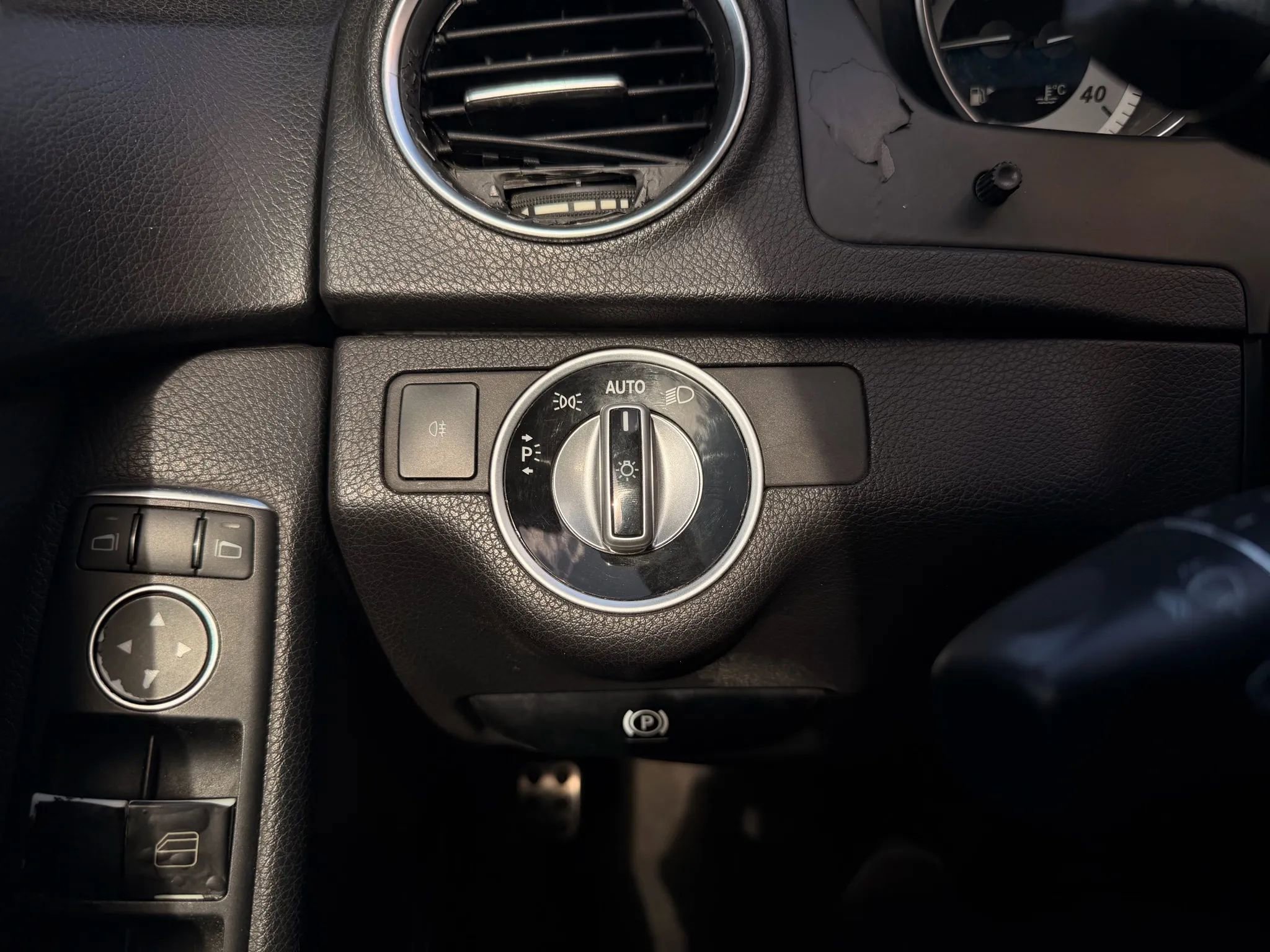 Used 2012 Mercedes-Benz C 250 Sedan image 24