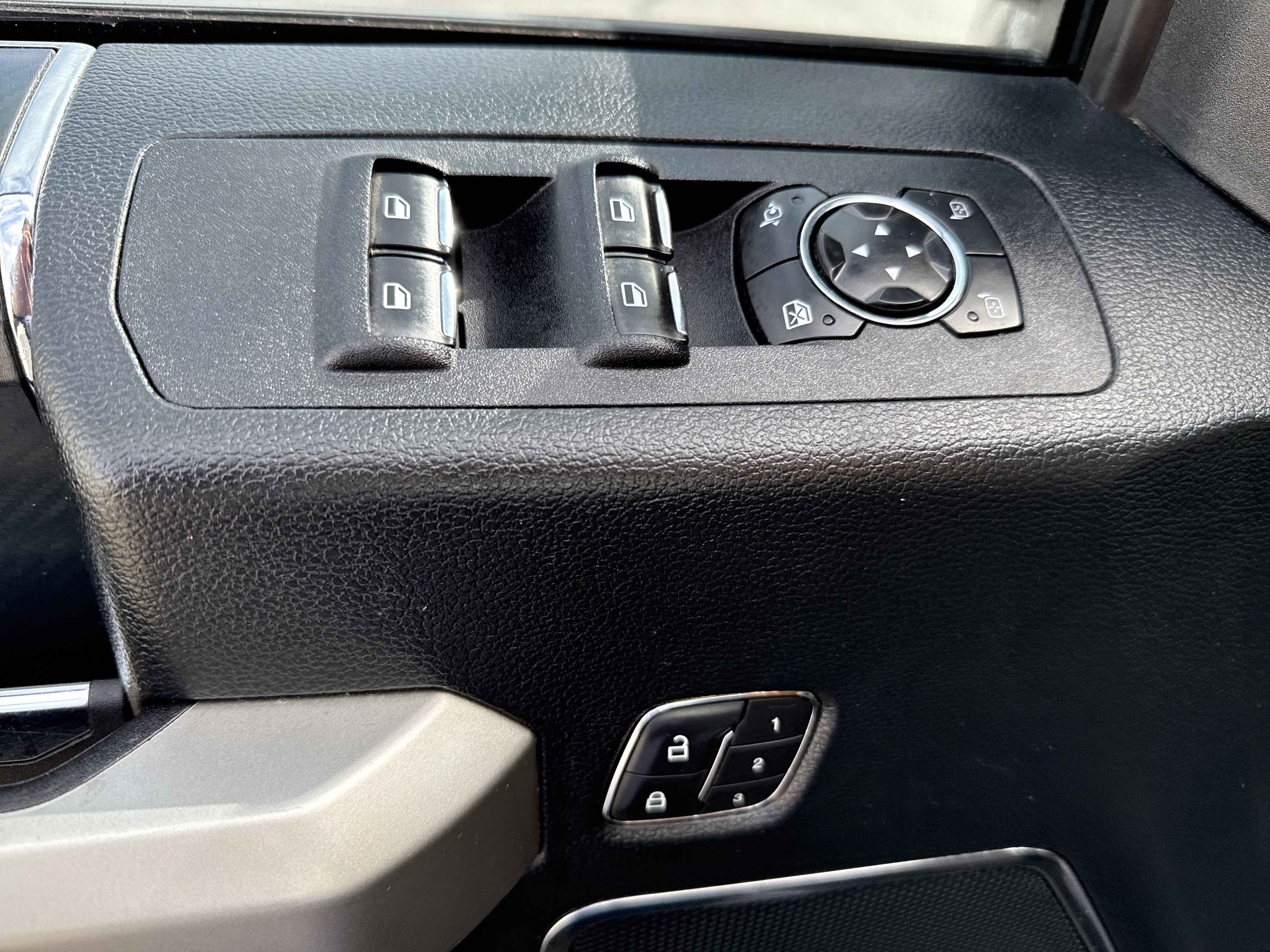 Used 2019 Ford F150 Lariat w/ Equipment Group 502A Luxury image 15