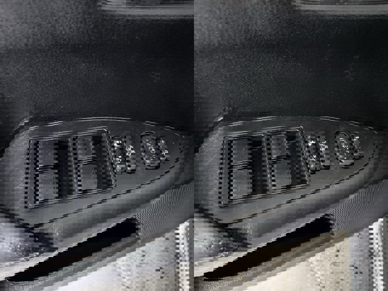 Used 2018 Toyota Avalon XLE image 11