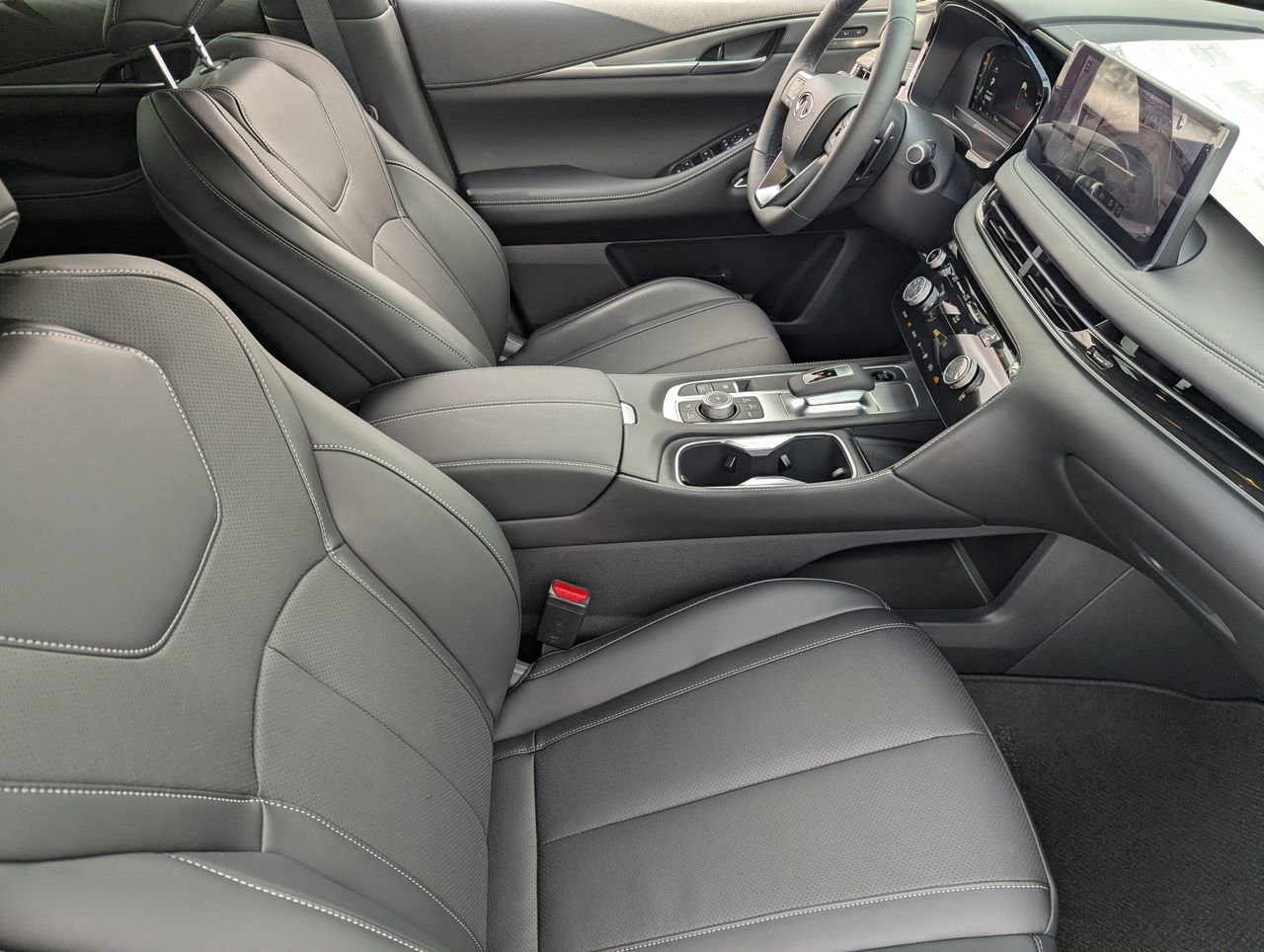 Certified 2026 INFINITI QX60 Luxe w/ Family Package FWD image 29