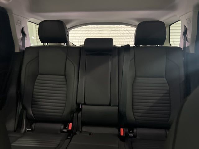 Used 2021 Land Rover Discovery Sport SE image 13