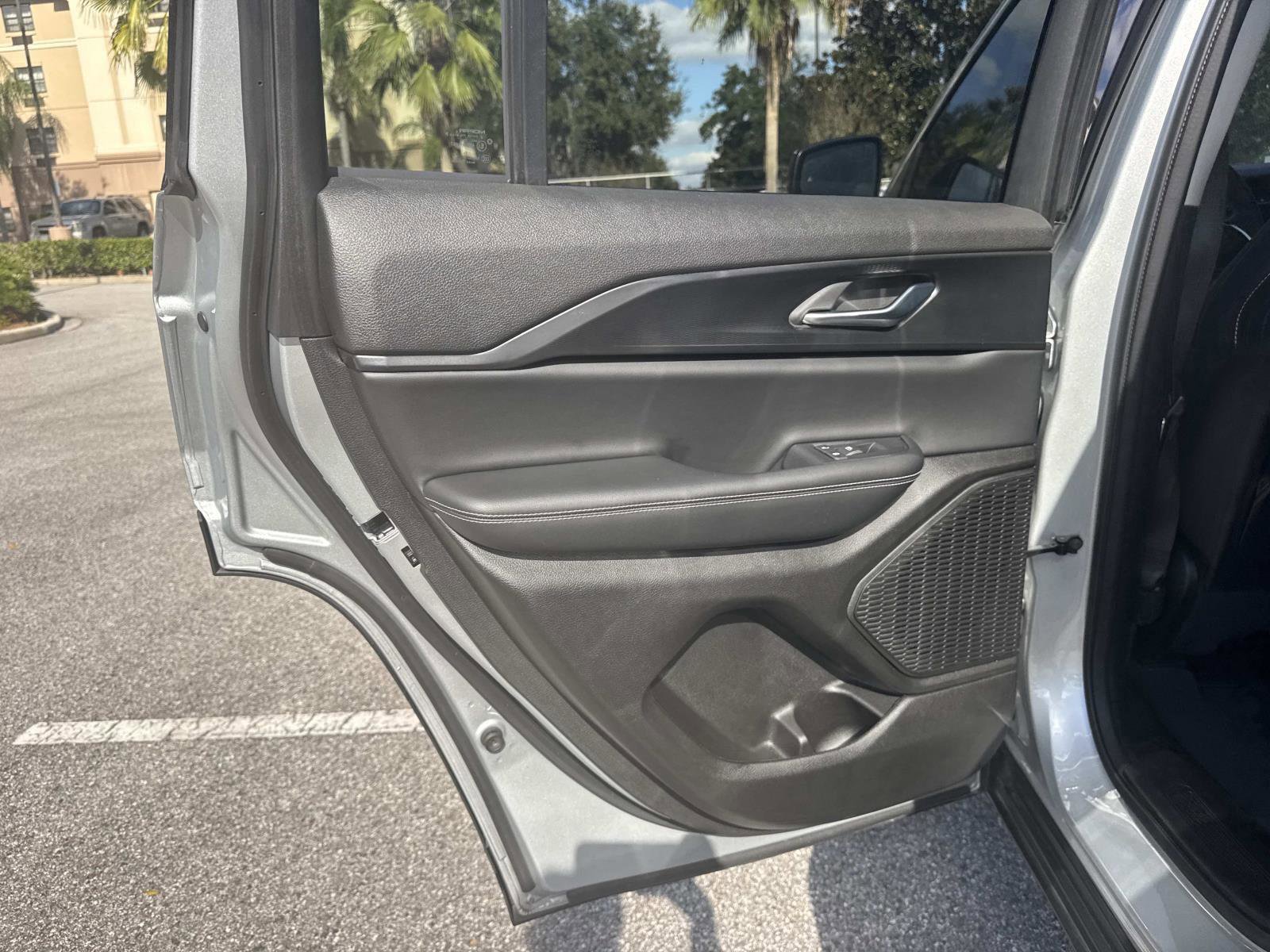 Used 2023 Jeep Grand Cherokee Laredo image 12