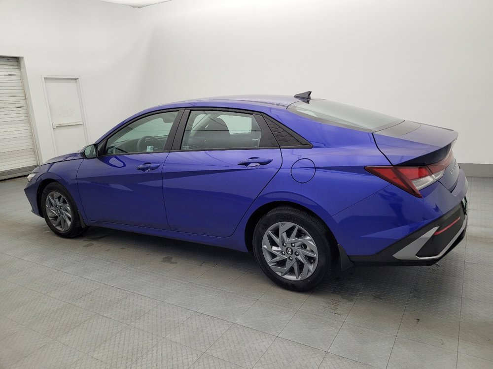 Used 2024 Hyundai Elantra SEL image 3
