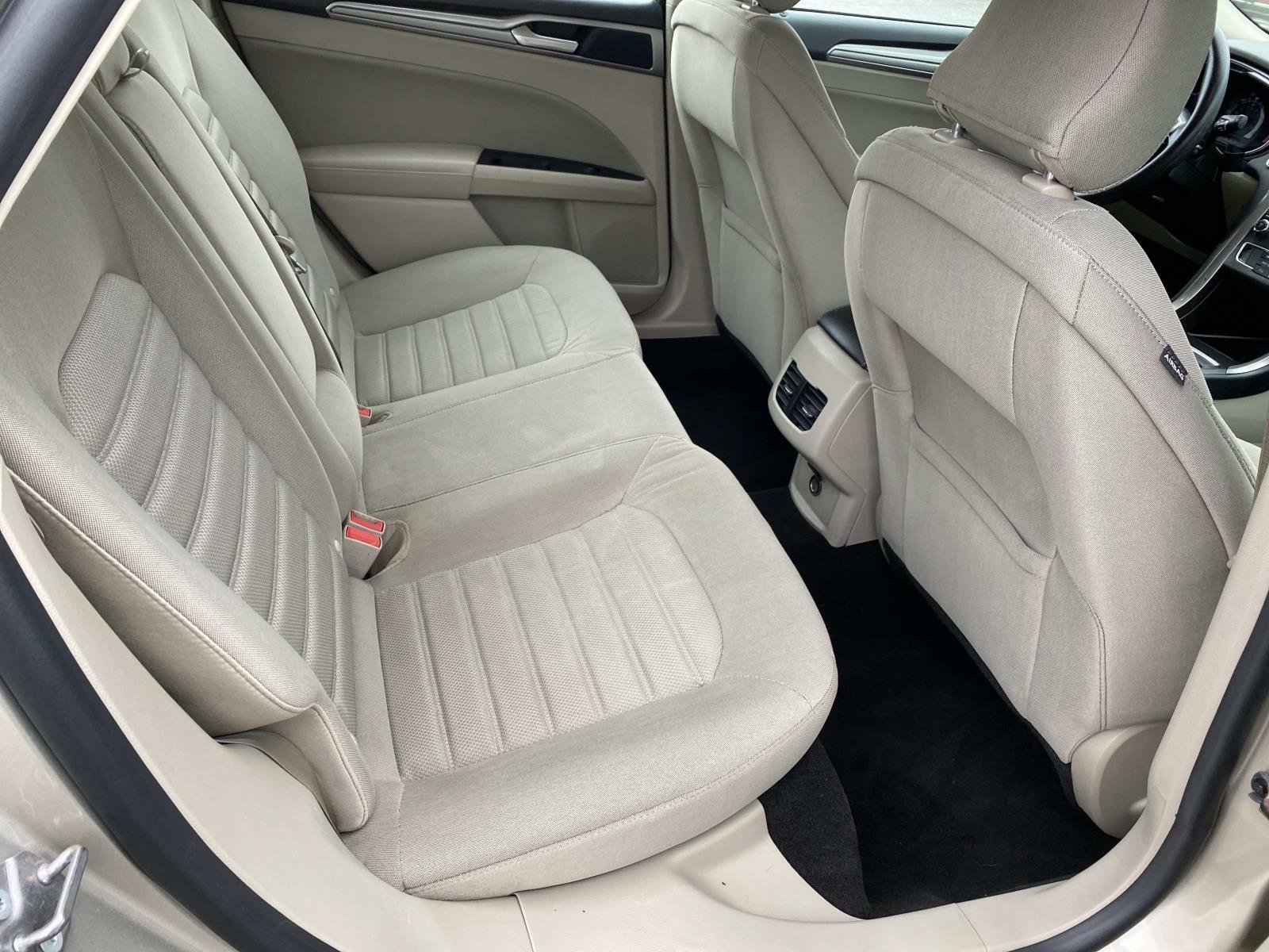 Used 2019 Ford Fusion SE image 20
