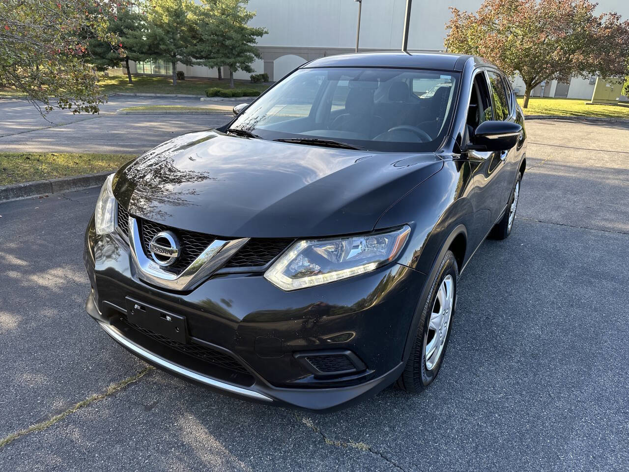 Used 2015 Nissan Rogue S image 2