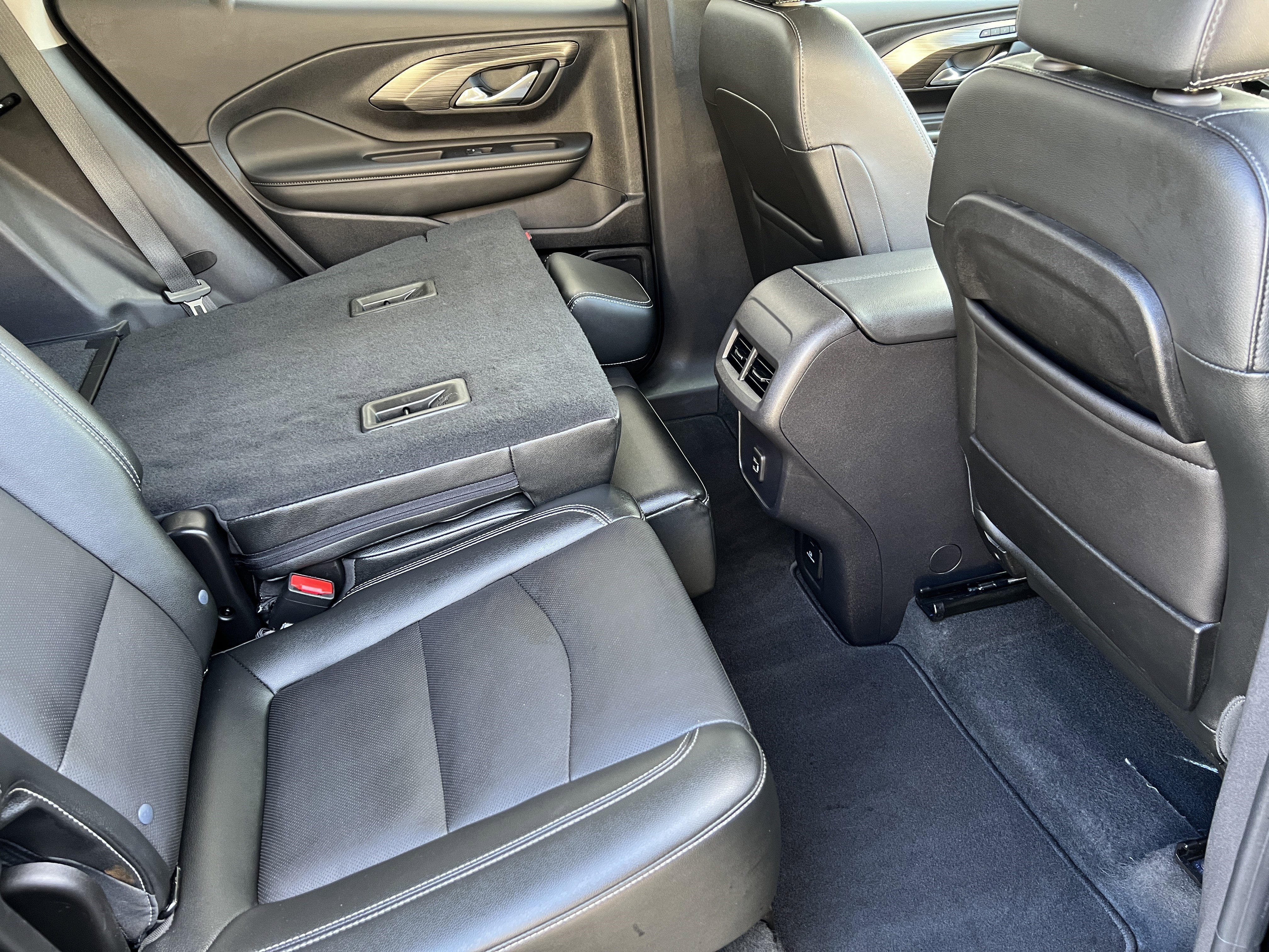 Used 2024 GMC Terrain SLT image 20