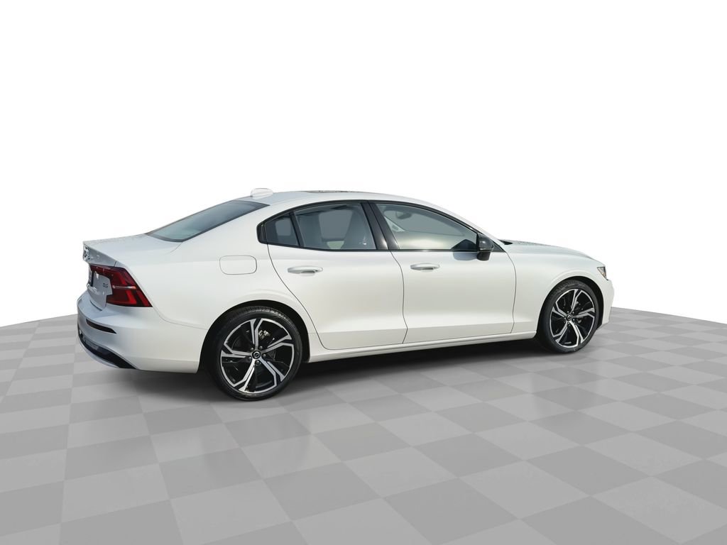 Used 2024 Volvo S60 B5 Core image 9