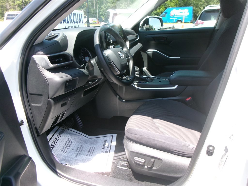 Used 2020 Toyota Highlander L image 15