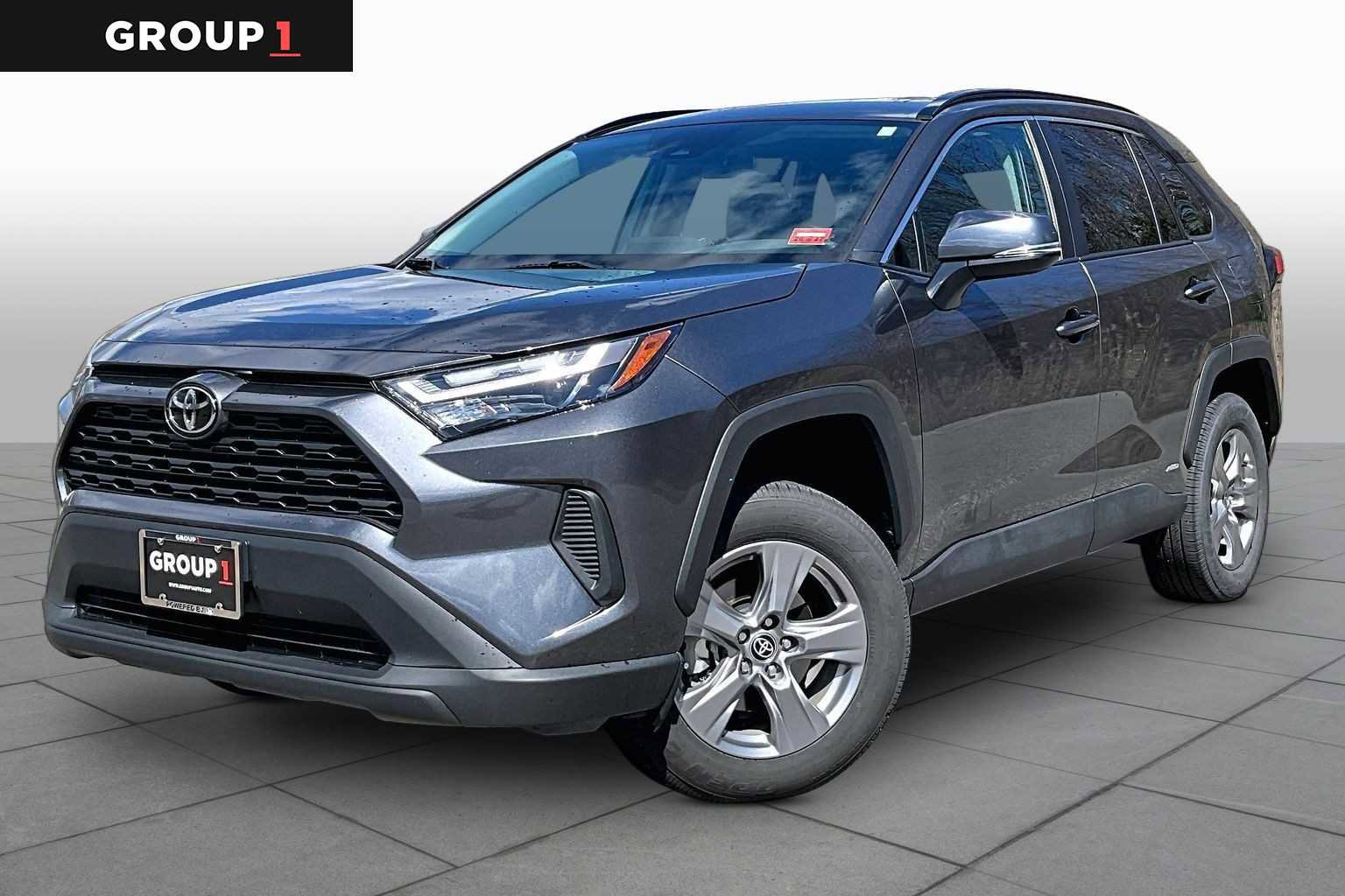 Used 2025 Toyota RAV4 XLE w/ Weather Package AWD/4WD image 1