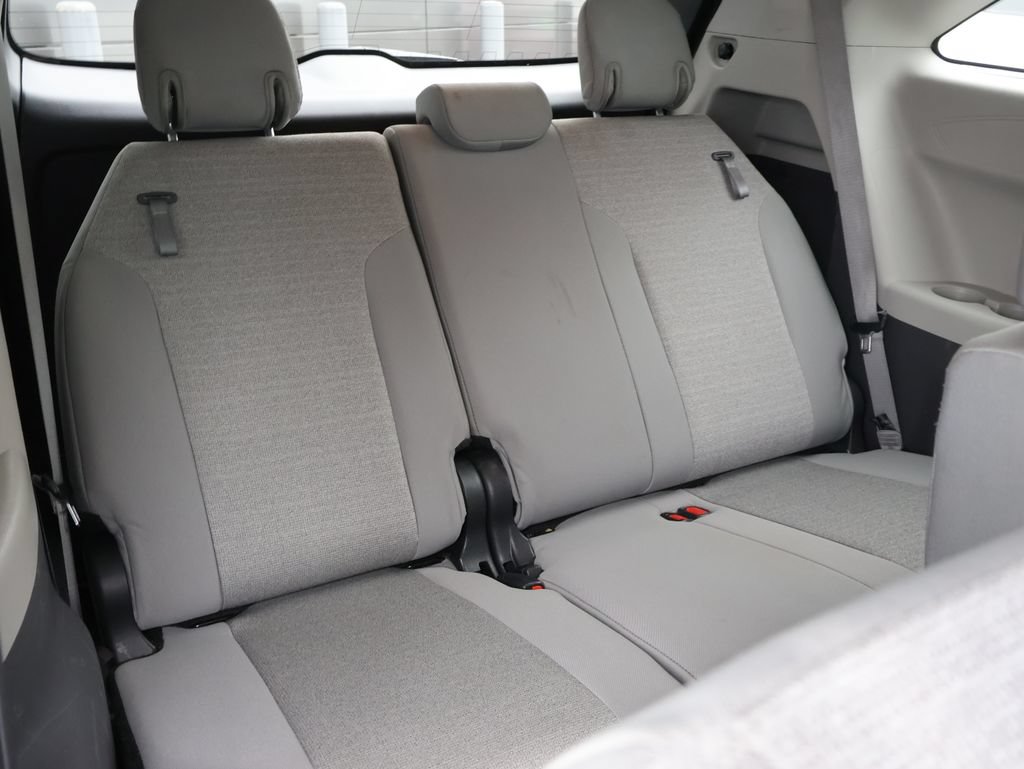 Used 2024 Toyota Sienna LE FWD image 12