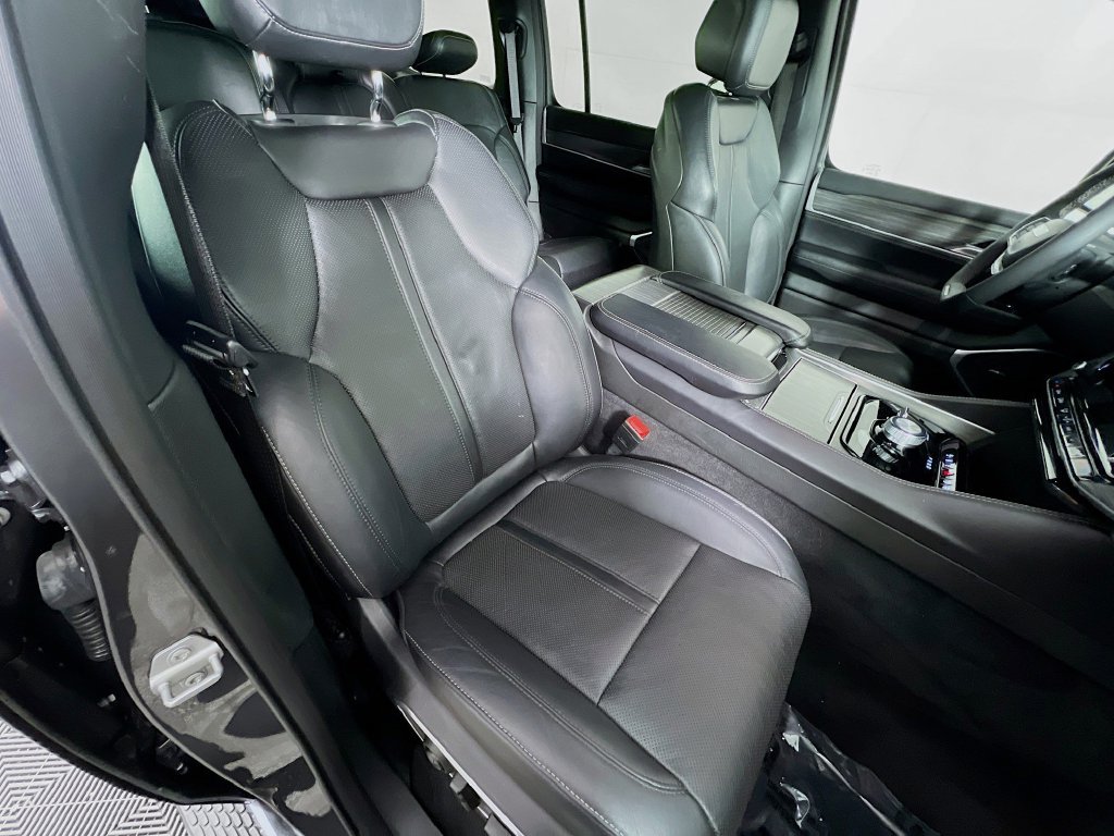 Used 2023 Jeep Wagoneer Series II AWD/4WD image 30