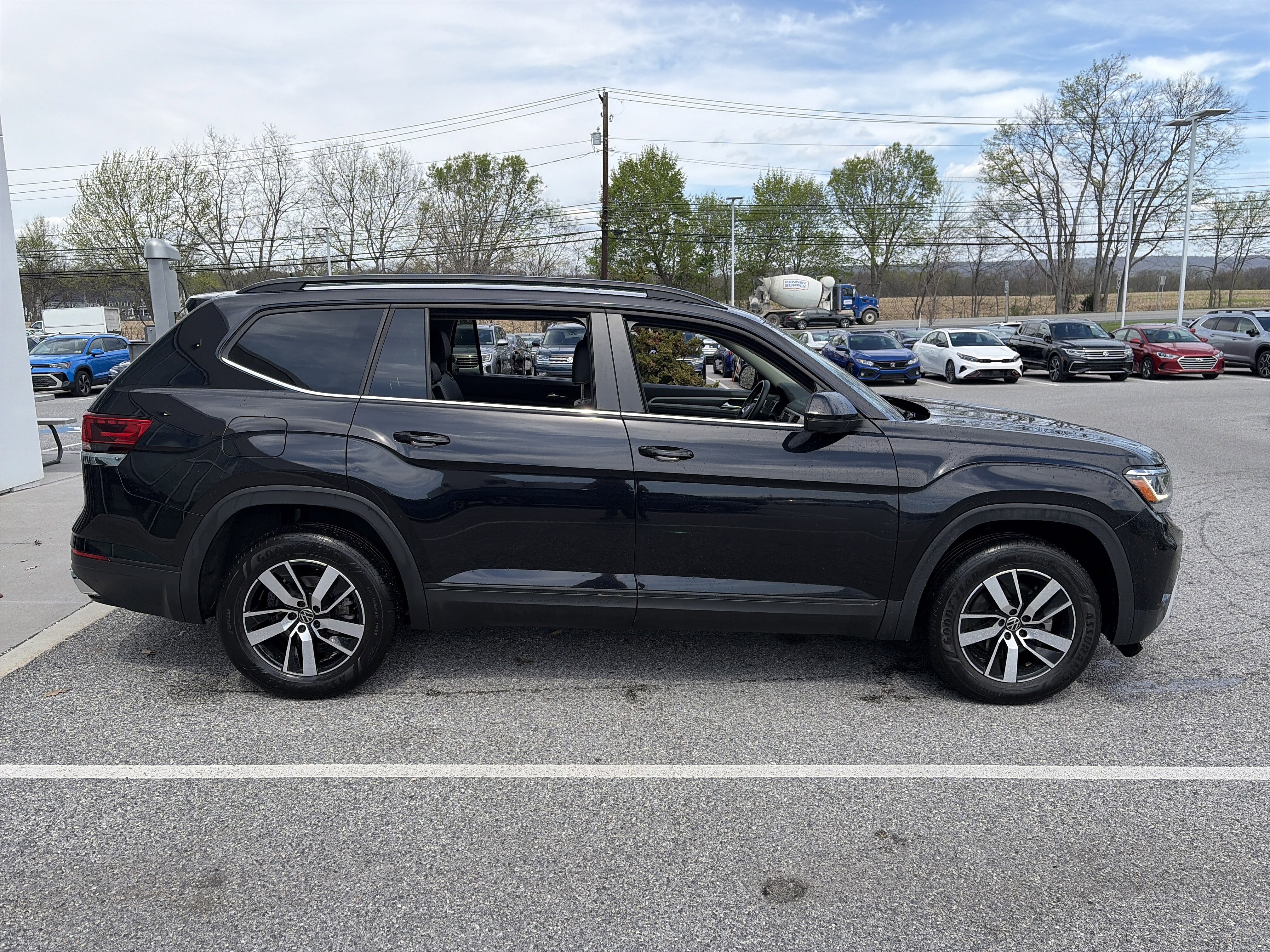 Used 2023 Volkswagen Atlas SE image 7