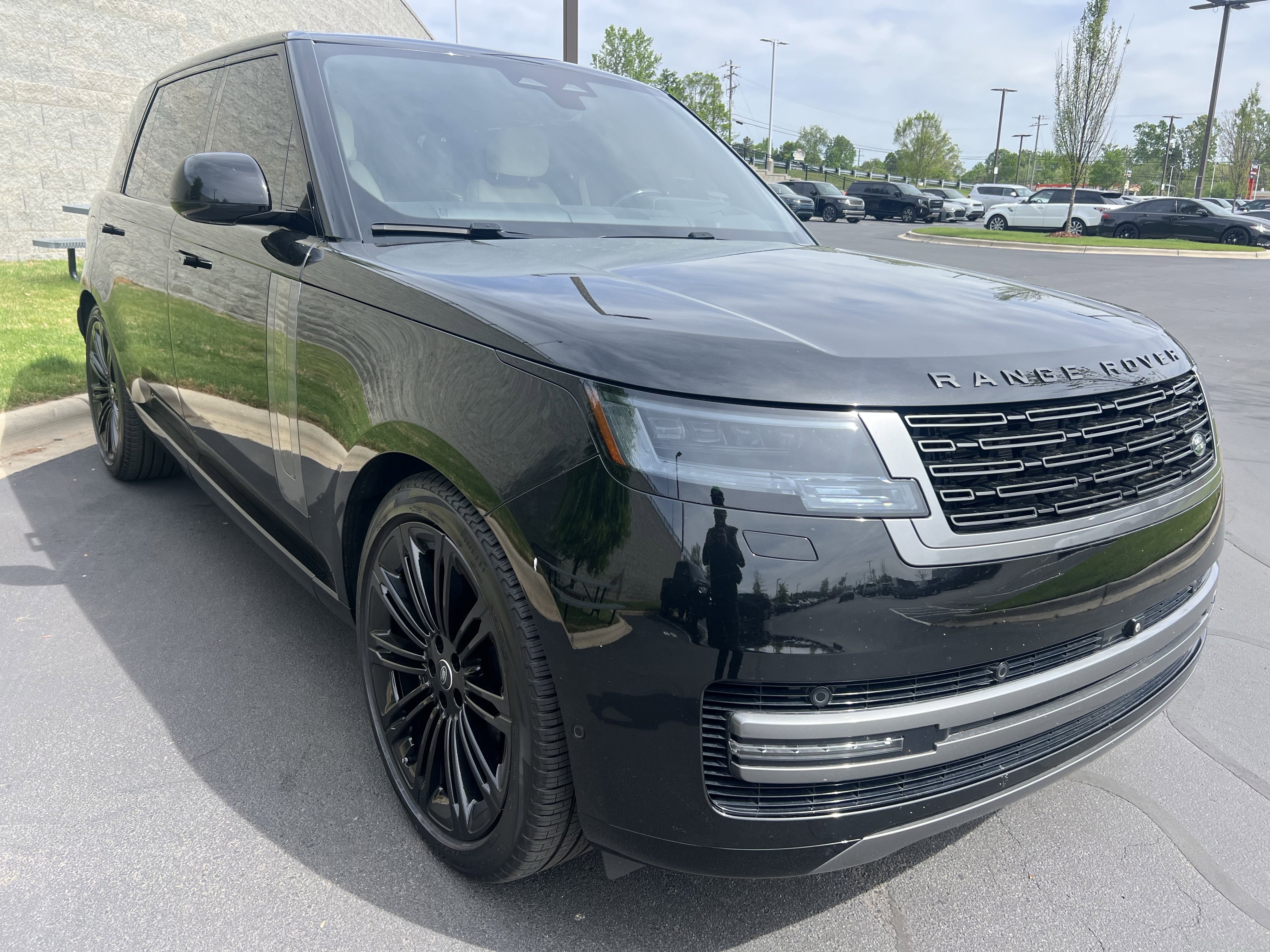 Certified 2024 Land Rover Range Rover Long Wheelbase SE image 9