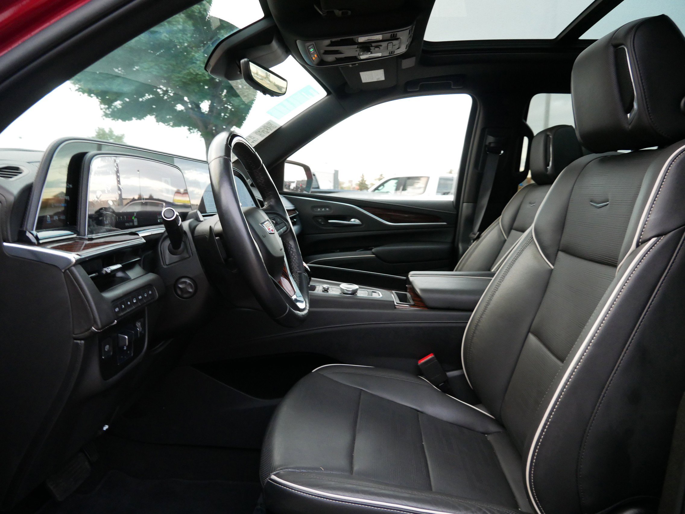 Used 2023 Cadillac Escalade Premium Luxury w/ Performance Package image 9