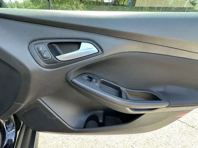 Used 2018 Ford Focus SE FWD image 20