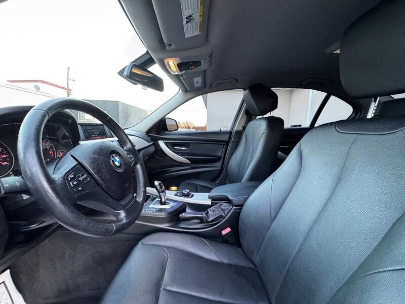 Used 2018 BMW 320i Sedan RWD image 9