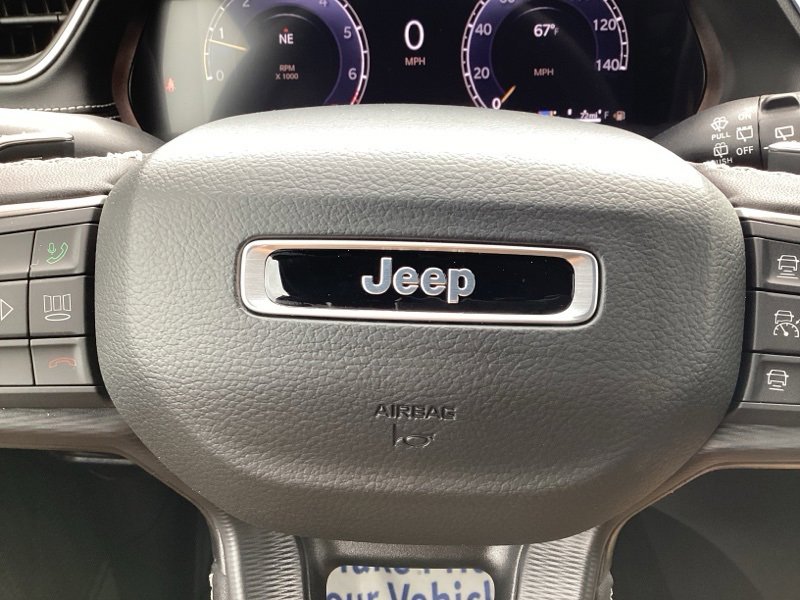 New 2025 Jeep Grand Cherokee Laredo w/ Luxury Tech Group I image 34