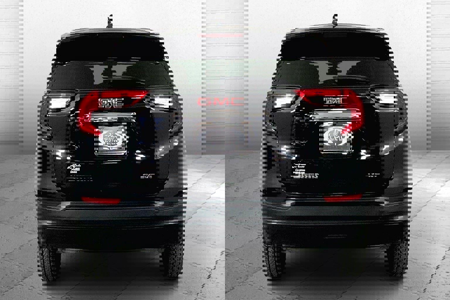 Used 2024 GMC Terrain SLE image 3