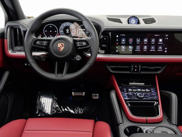 Certified 2025 Porsche Cayenne S AWD/4WD image 18