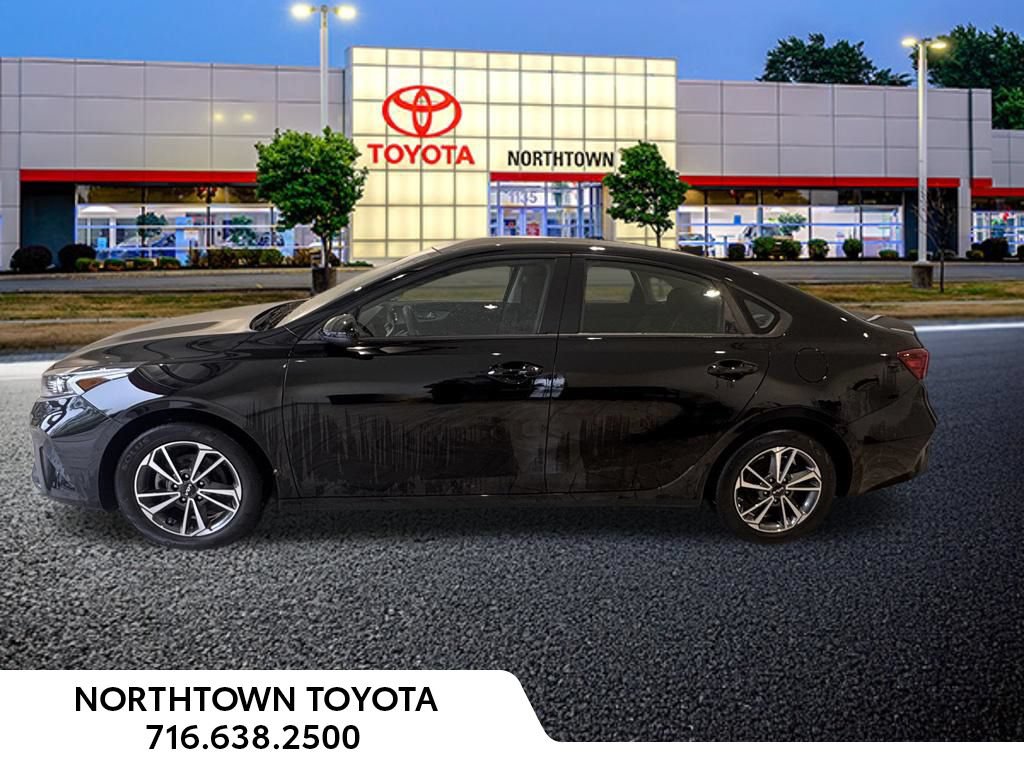Used 2023 Kia Forte LXS FWD image 2