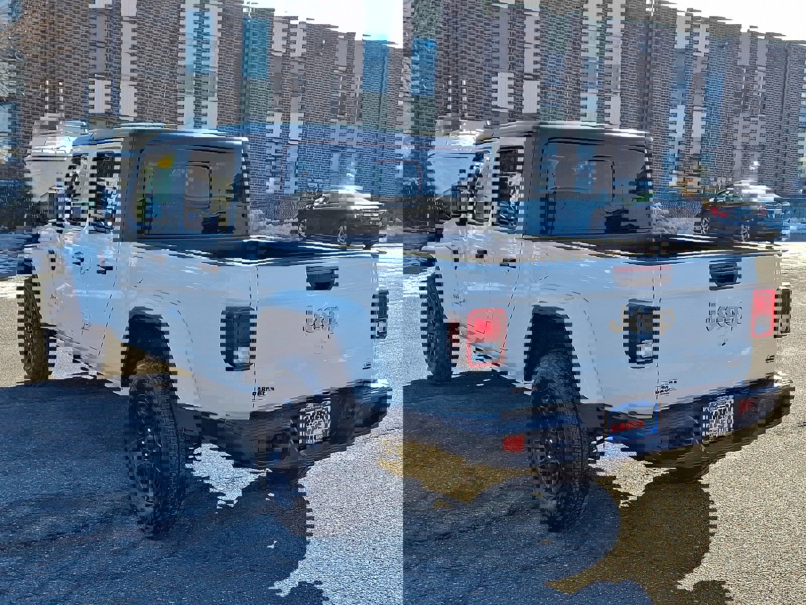 Used 2023 Jeep Gladiator Overland image 4