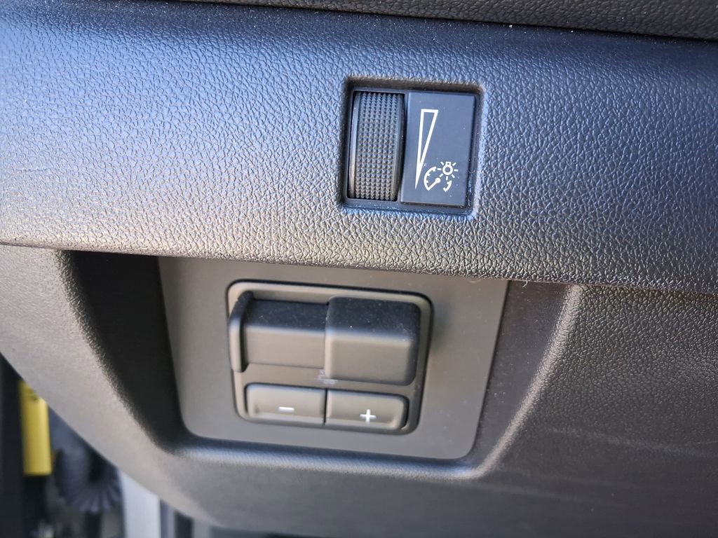 Used 2023 Chevrolet Colorado LT w/ LT Convenience Package III AWD/4WD image 23