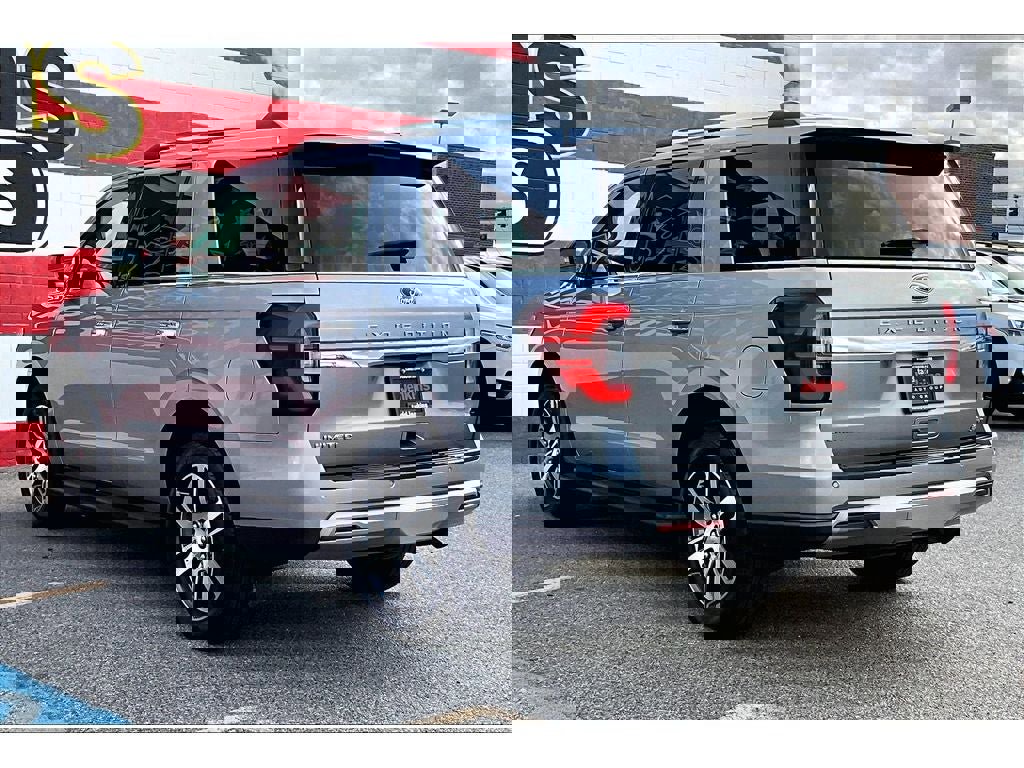 Used 2024 Ford Expedition Limited image 13