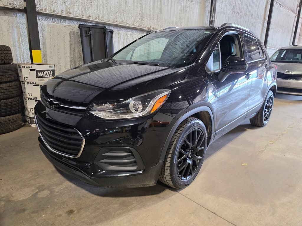 Used 2022 Chevrolet Trax LT w/ Midnight Edition