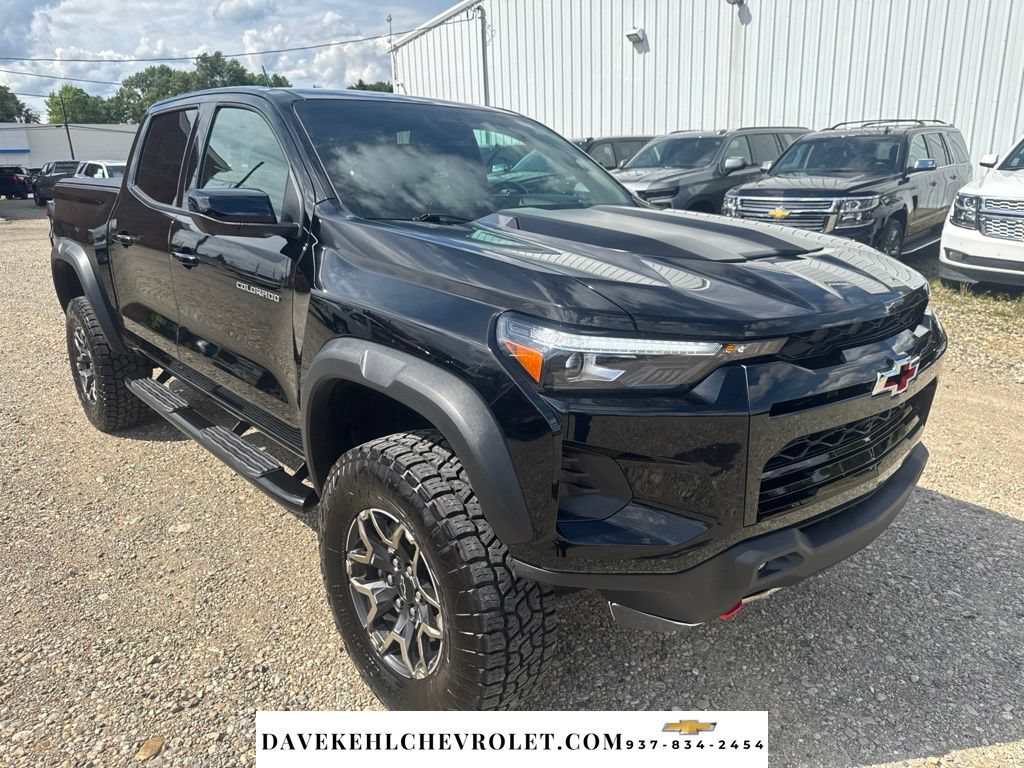 Used 2025 Chevrolet Colorado ZR2 w/ Technology Package AWD/4WD image 8