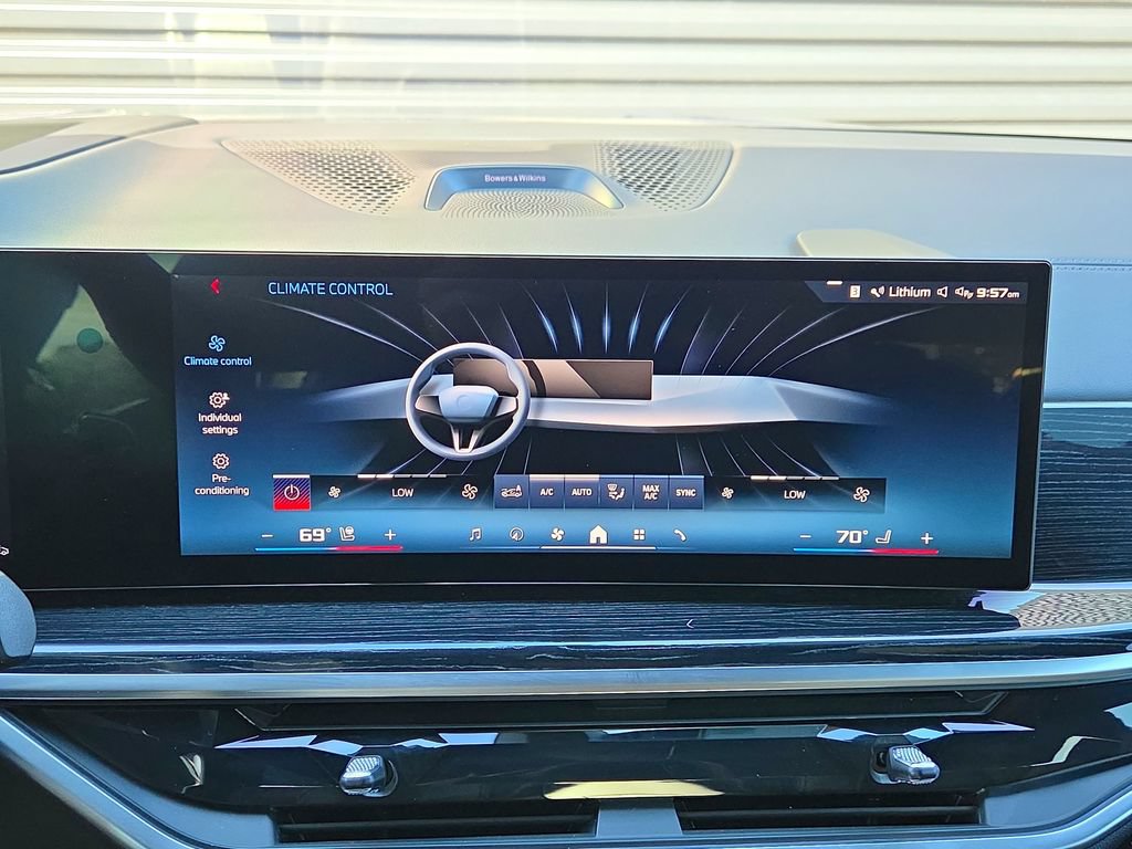 Used 2025 BMW X7 M60i AWD/4WD image 13