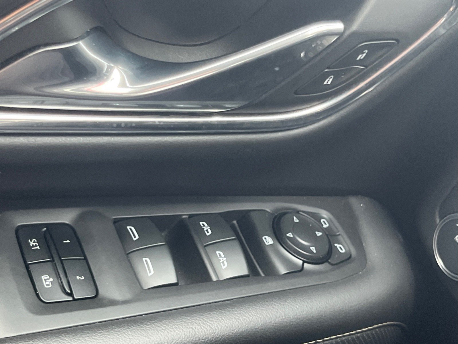 Used 2023 GMC Yukon SLT AWD/4WD image 16