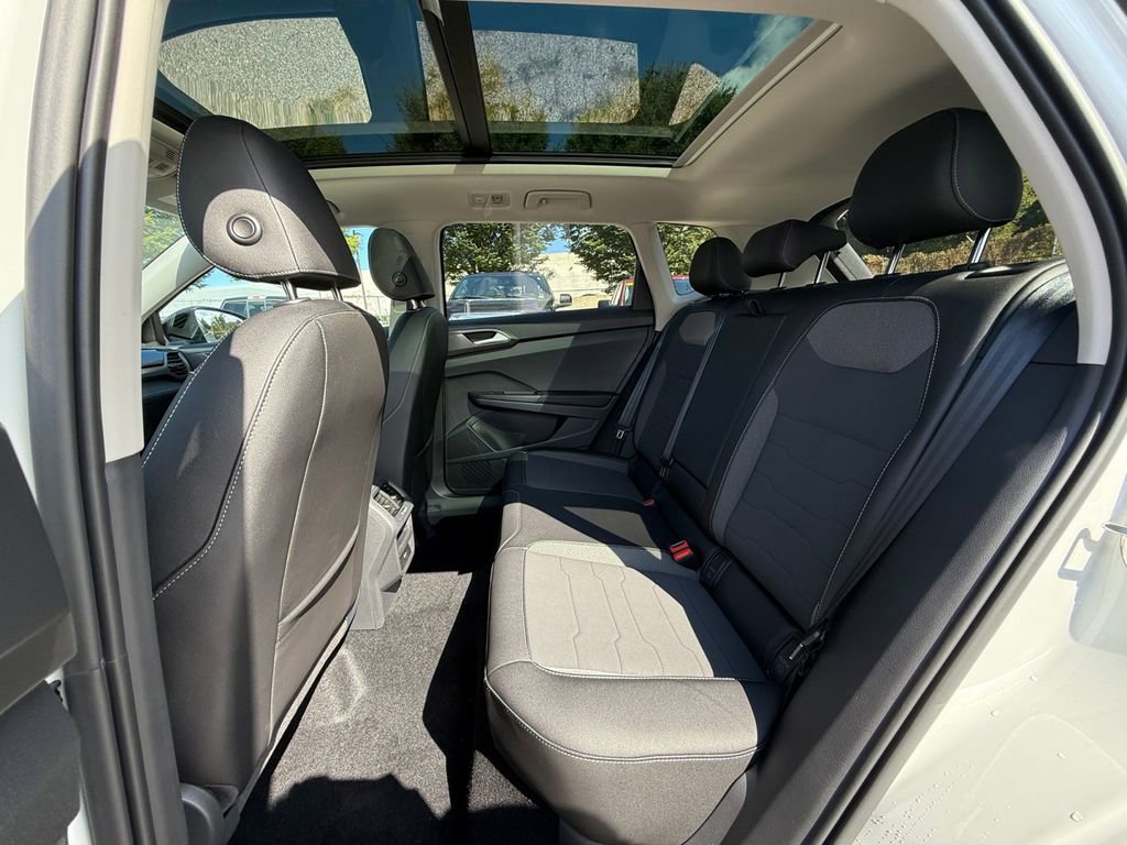 New 2025 Volkswagen Taos SE image 20