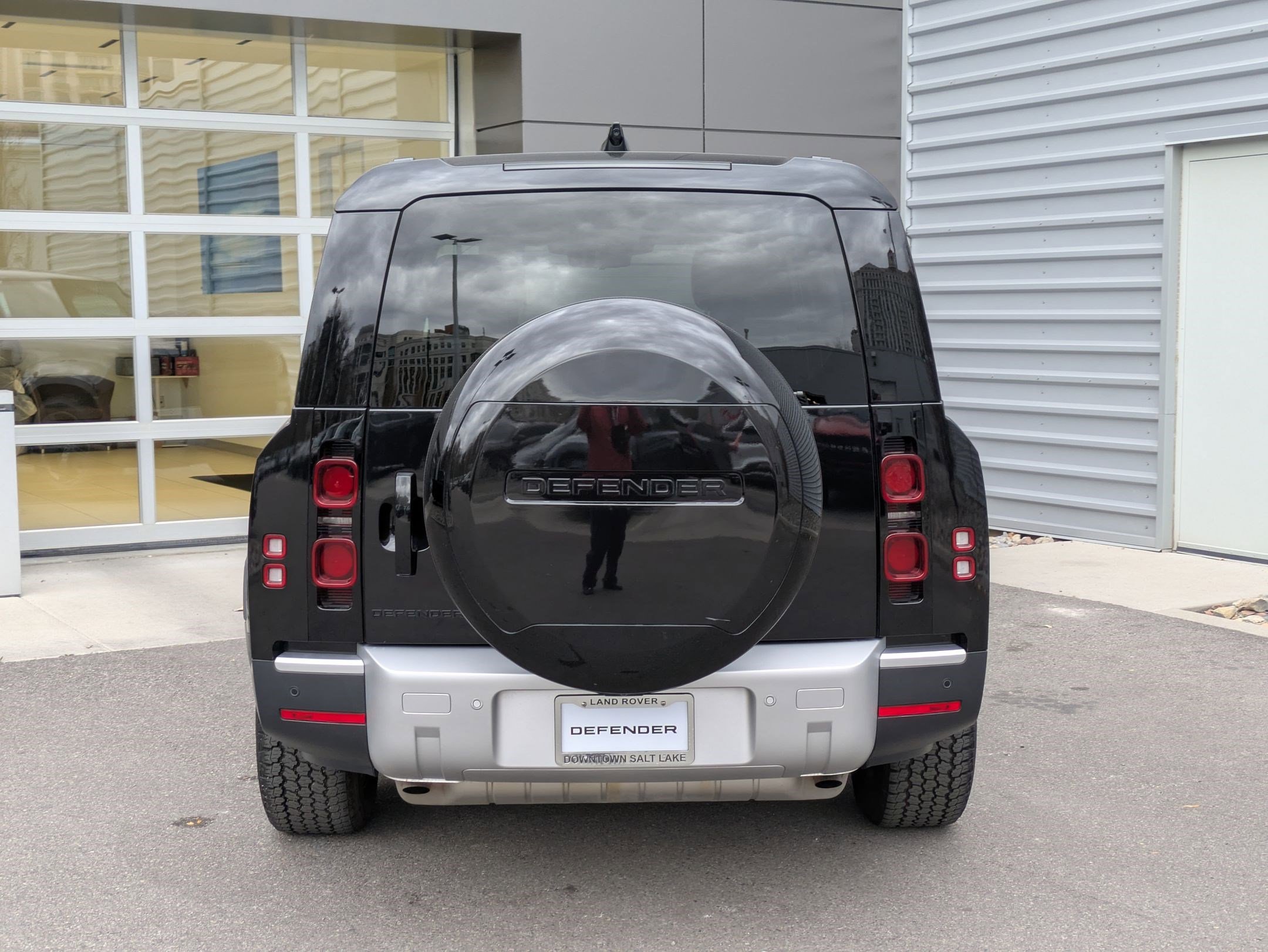 Used 2025 Land Rover Defender 130 S image 5