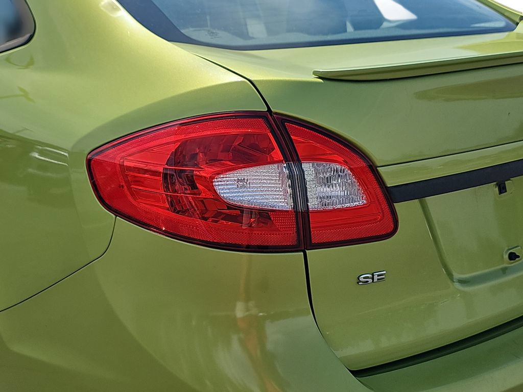 Used 2013 Ford Fiesta SE FWD image 31