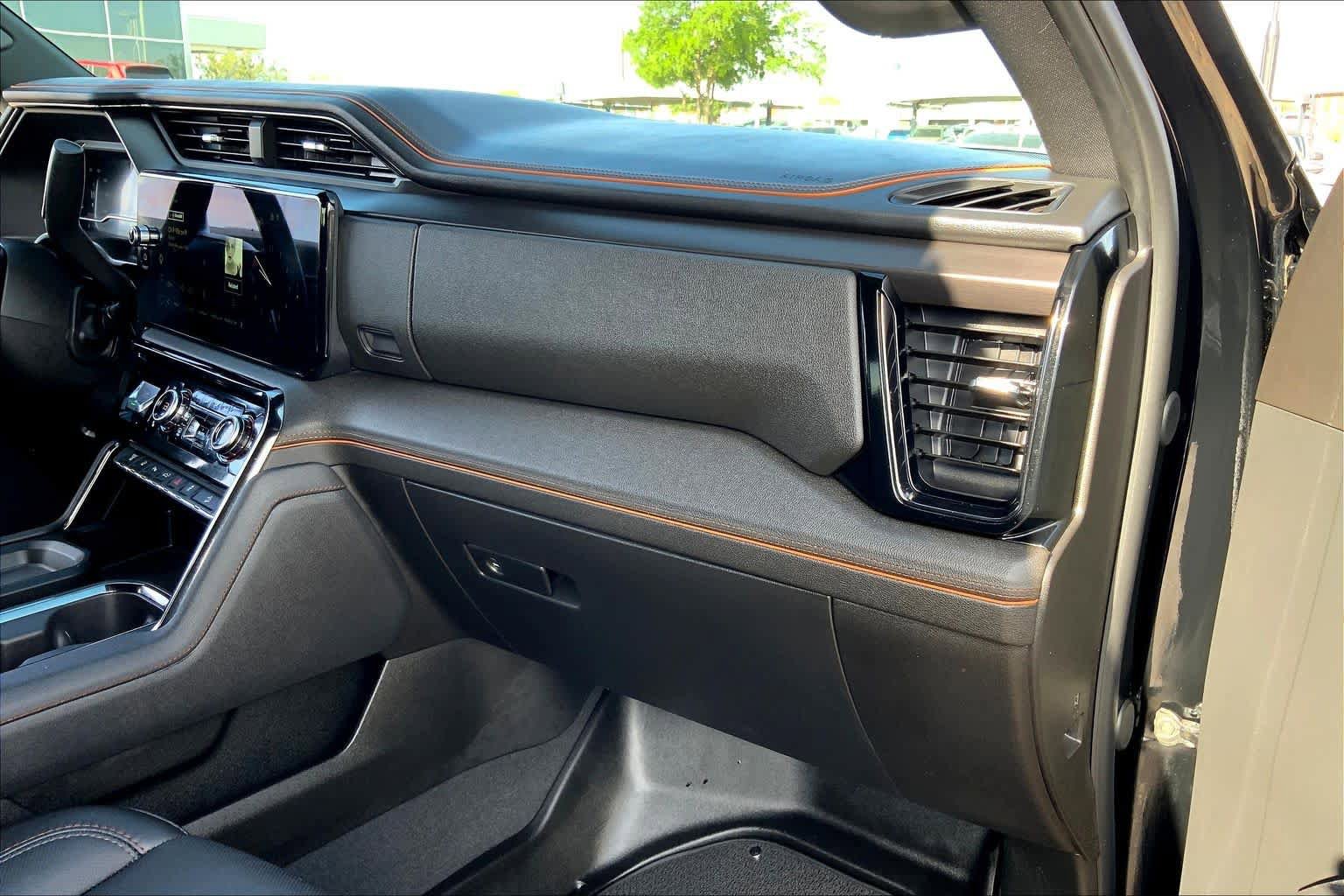 Used 2025 GMC Sierra 2500 AT4 w/ AT4 Premium Plus Package image 19