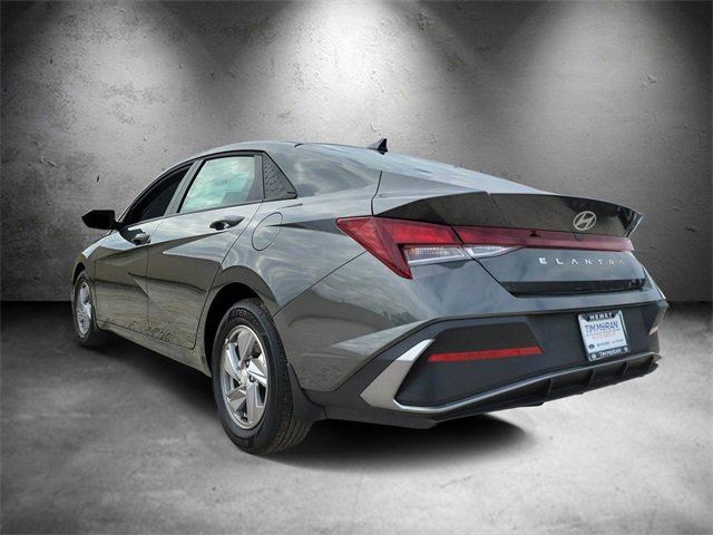 New 2025 Hyundai Elantra SE image 4