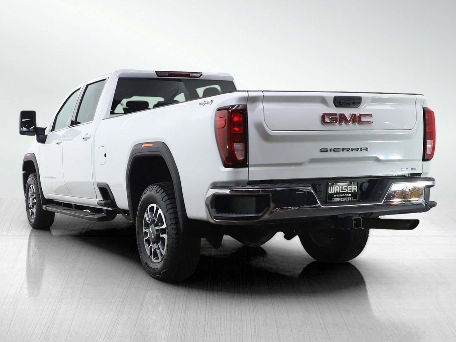 Used 2024 GMC Sierra 3500 SLE w/ SLE Convenience Package image 3