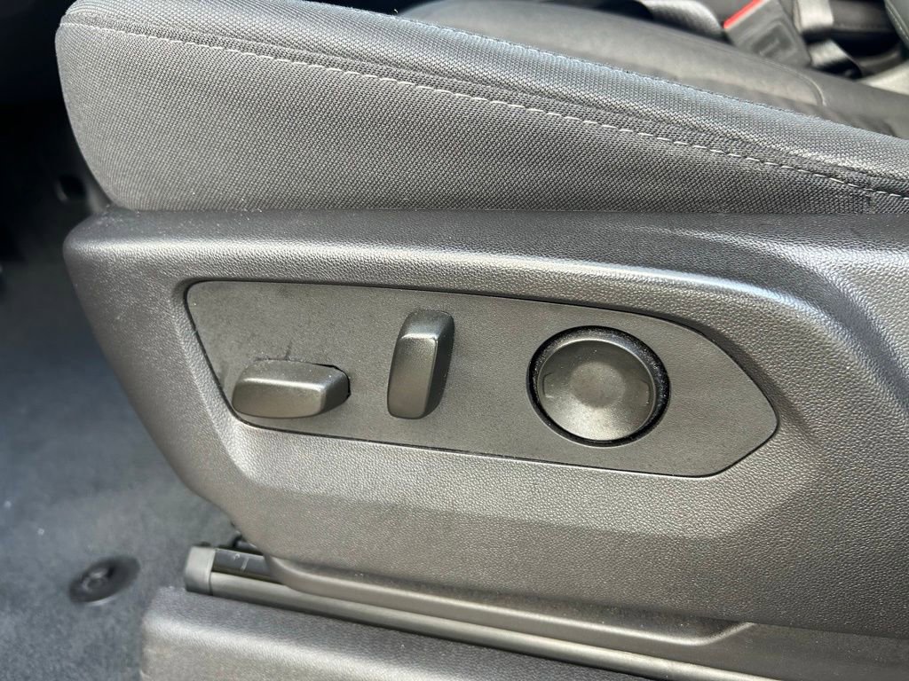 Used 2024 Chevrolet Silverado 1500 Custom image 17