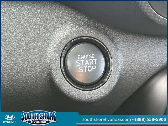 Certified 2025 Hyundai Venue SEL FWD image 28